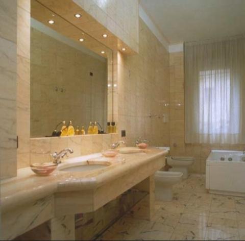 Bagno in marmo: eleganza e originalità 