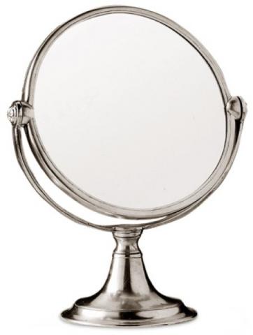 Specchi e arredamento della camera e del bagno